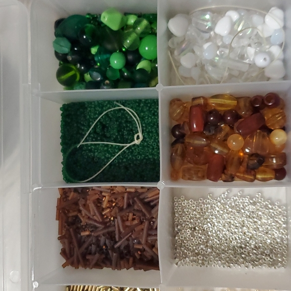 Jewelry beads with craft organizer - Picture 4 of 6